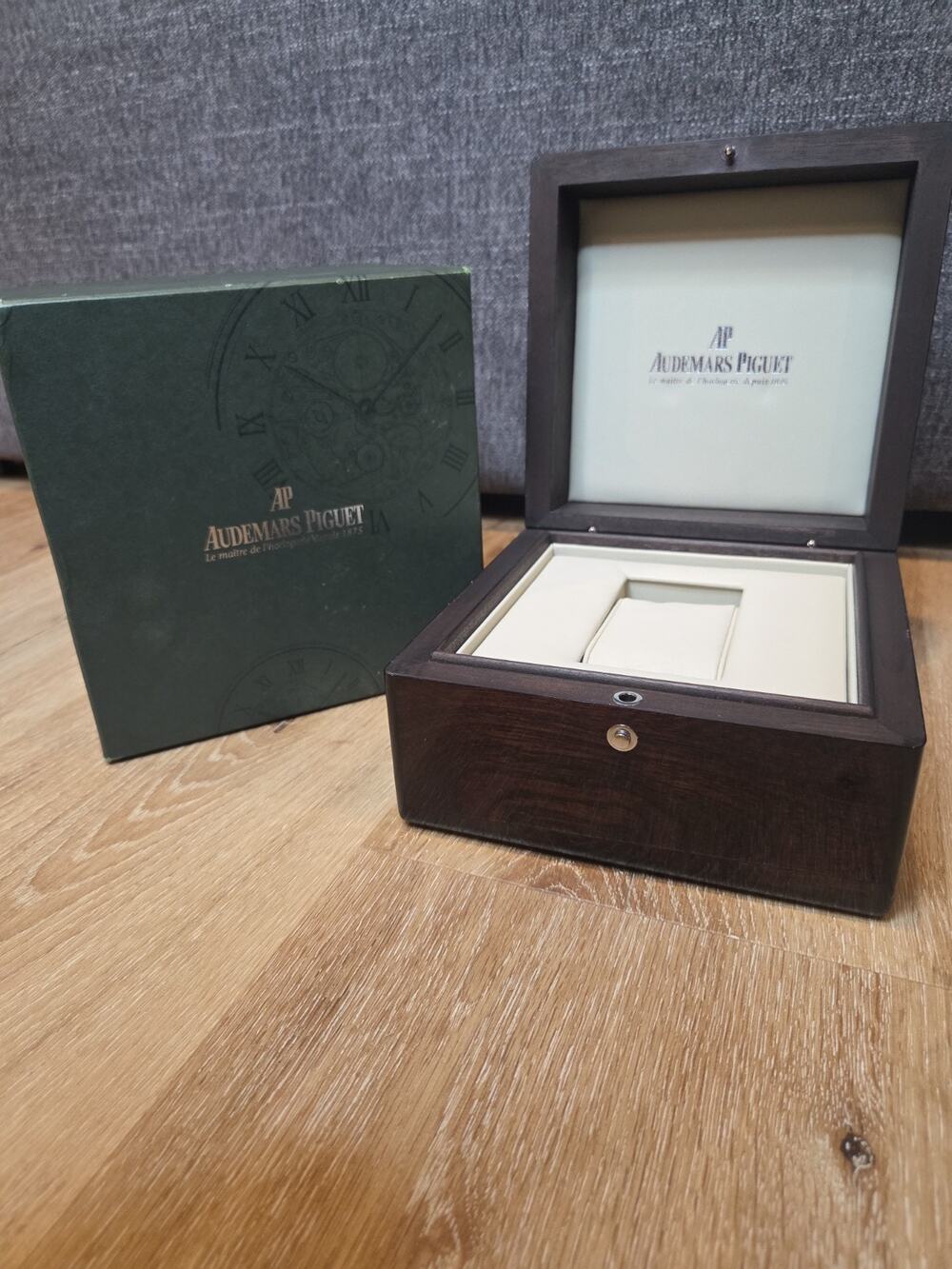 Authentic Audemars Piguet Royal Oak Watch Box EV700014 MEN Wood Case